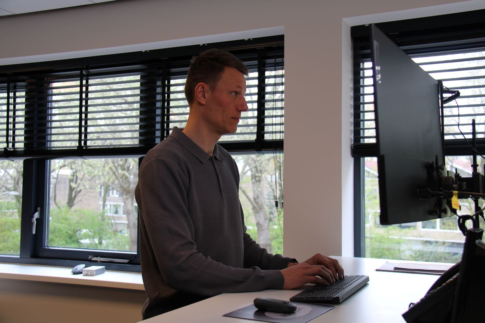 maarten achter computer