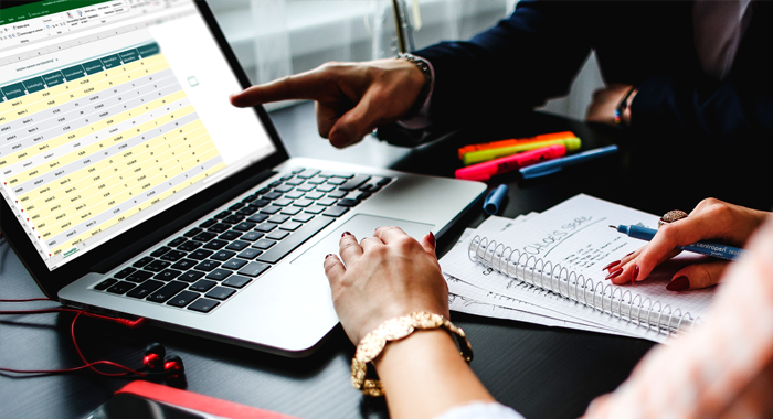 Gebruik in plaats van Excel een geschikt CRM-systeem voor het managen van relatiebeheer, sales, service en marketing. 